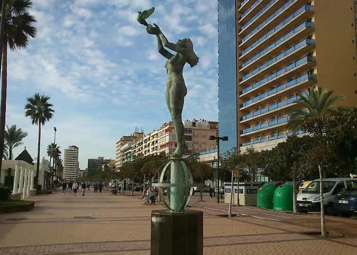 A 100 Metros De La Playa En *